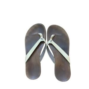 OluKai Women's Size 9 Flip Flops Sandals Beige Great Condition Comfort